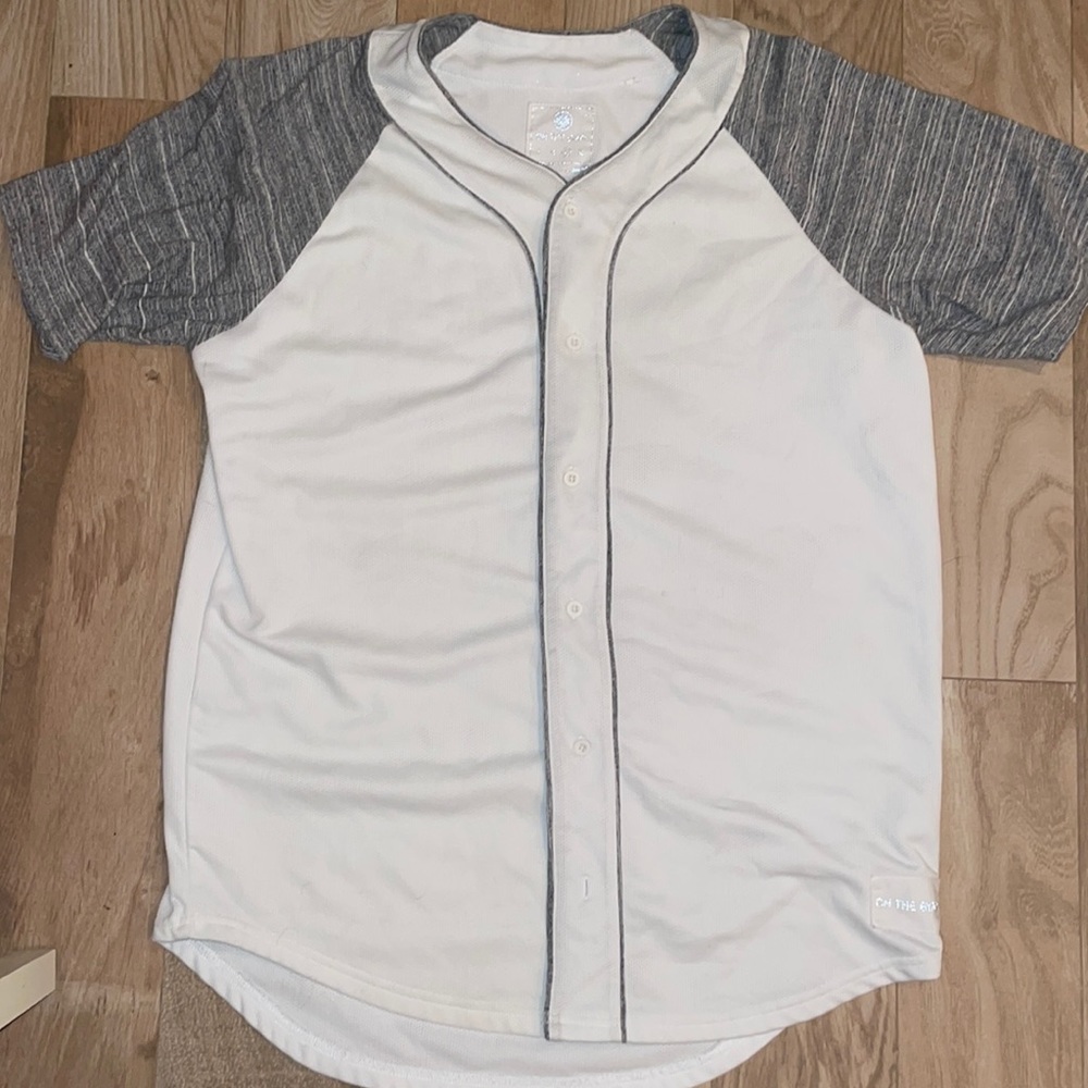 ON THE BYAS White and Grey jersey